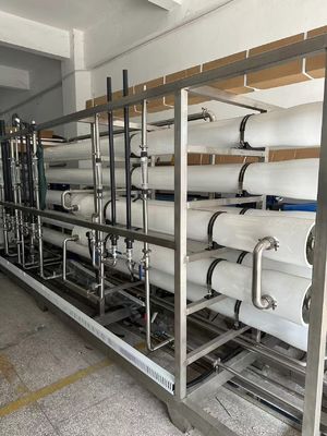 Giá tốt. Hệ thống thẩm thấu ngược tùy chỉnh 500-1000 M3/Ngày có dung lượng được làm bằng SS304/PVC trực tuyến